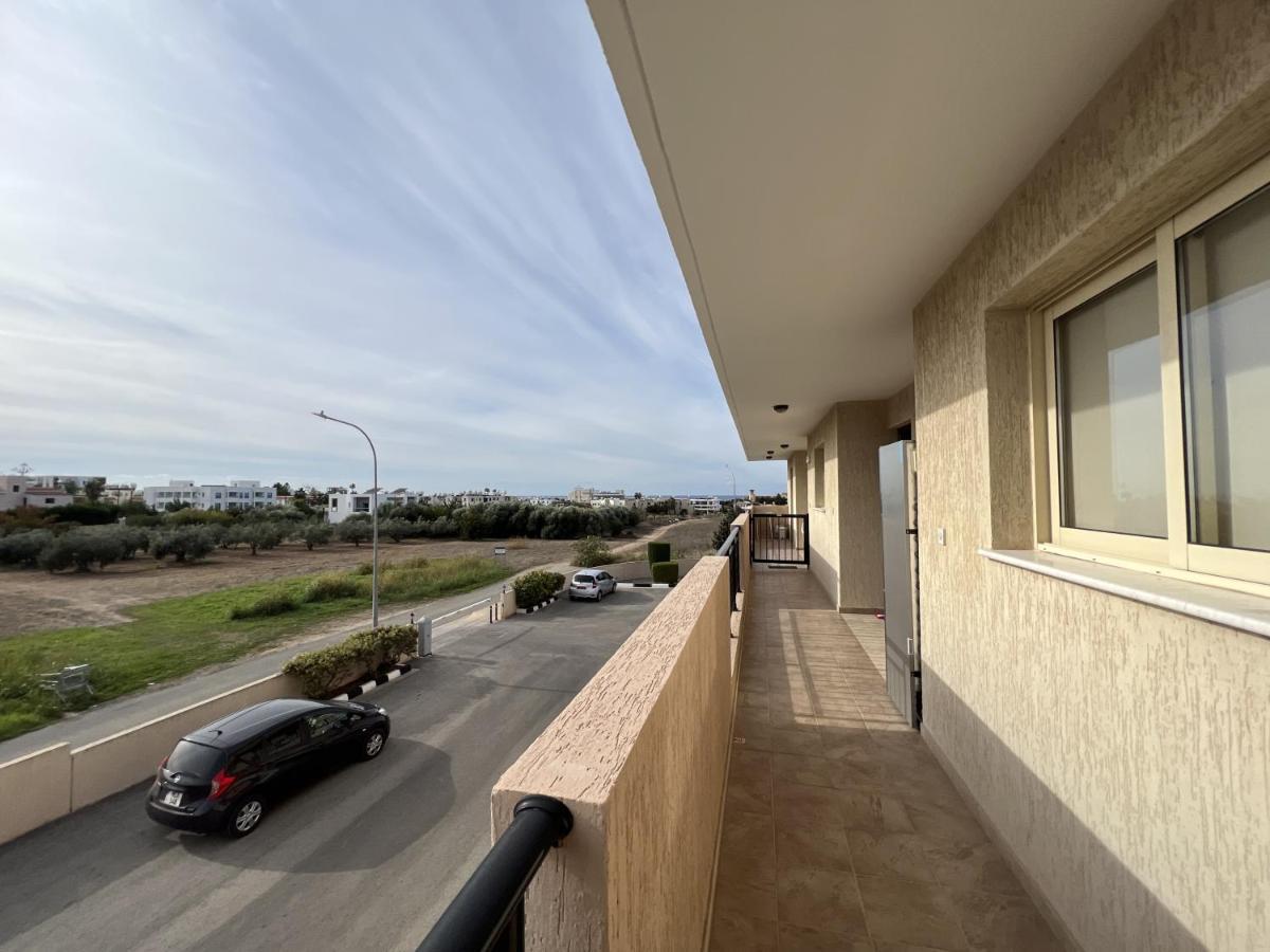 Royal-Seacrest Paphos-Center Vip Apartment Exterior photo