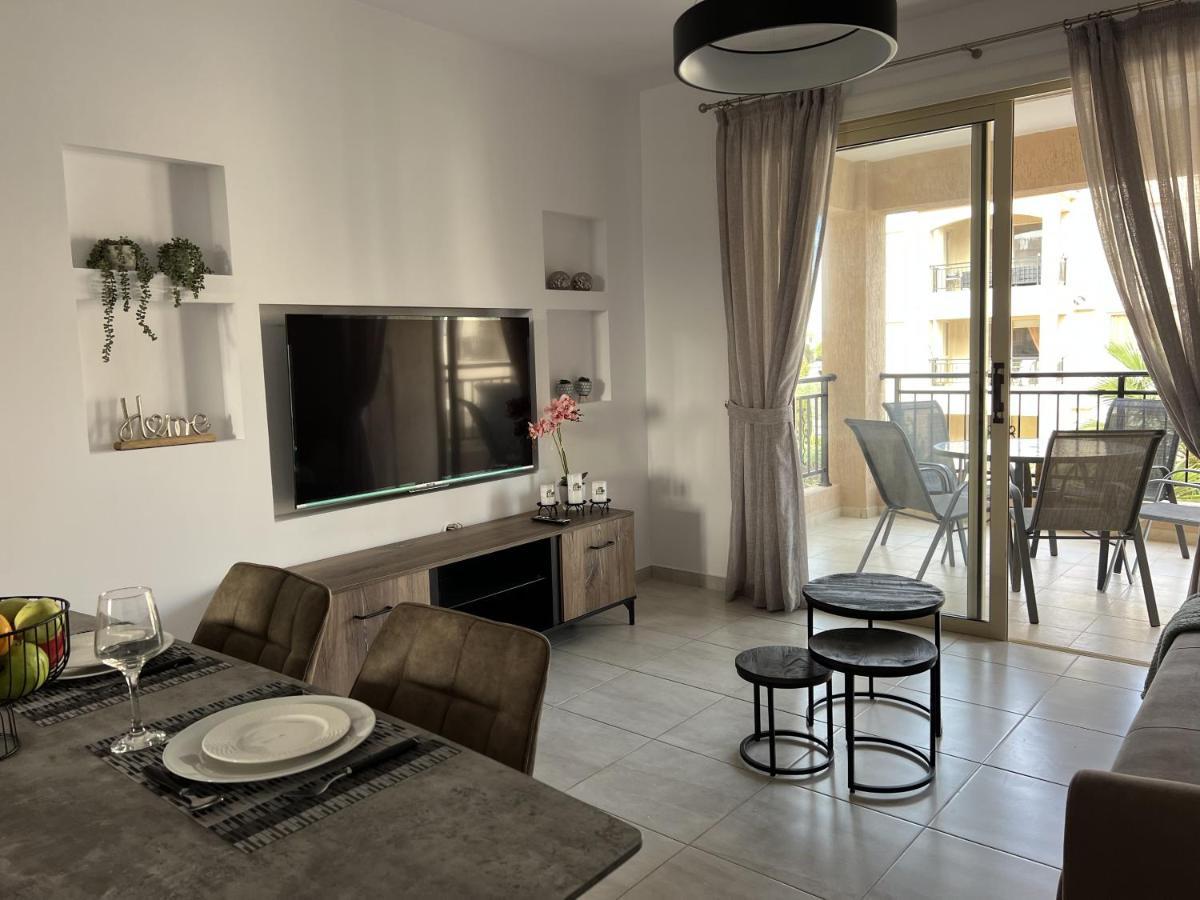 Royal-Seacrest Paphos-Center Vip Apartment Exterior photo