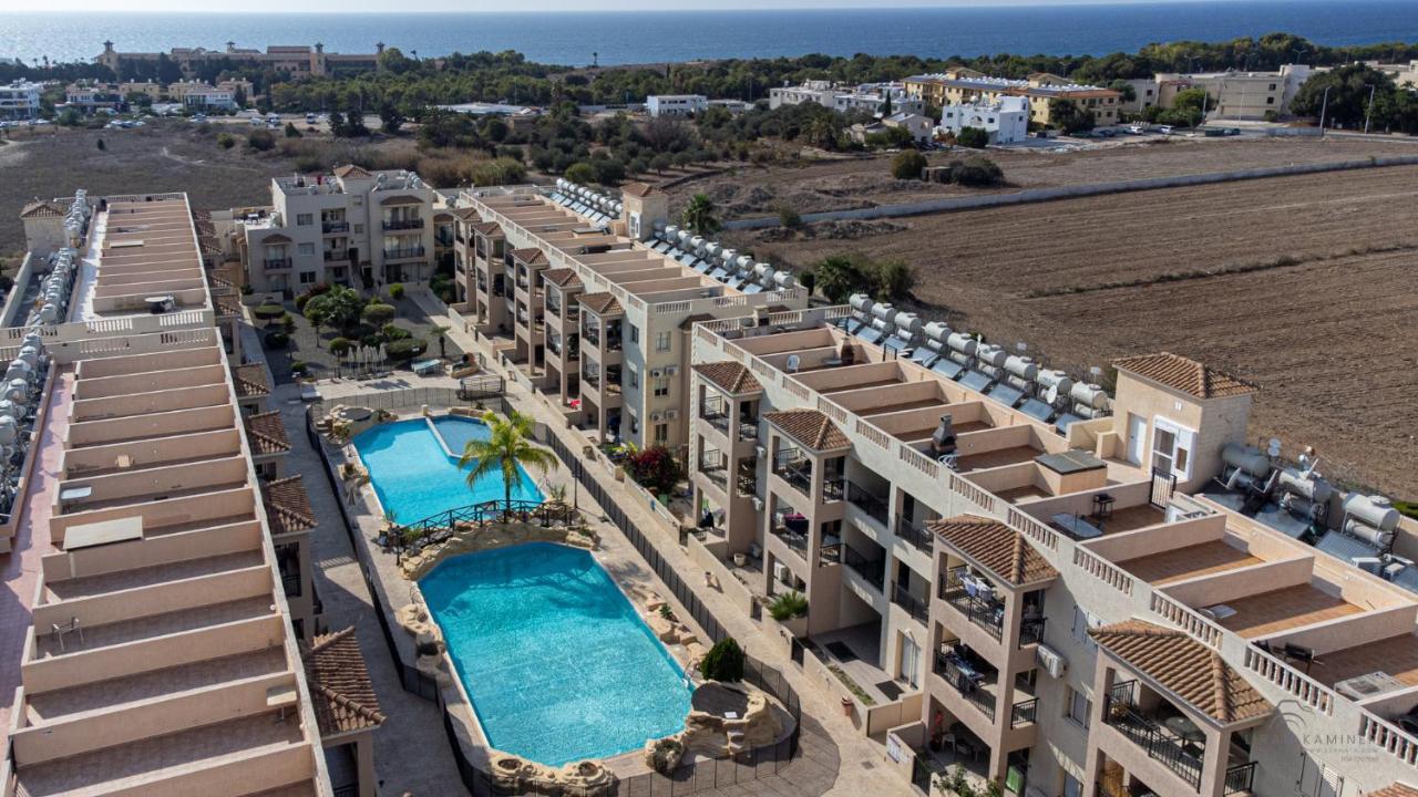 Royal-Seacrest Paphos-Center Vip Apartment Exterior photo