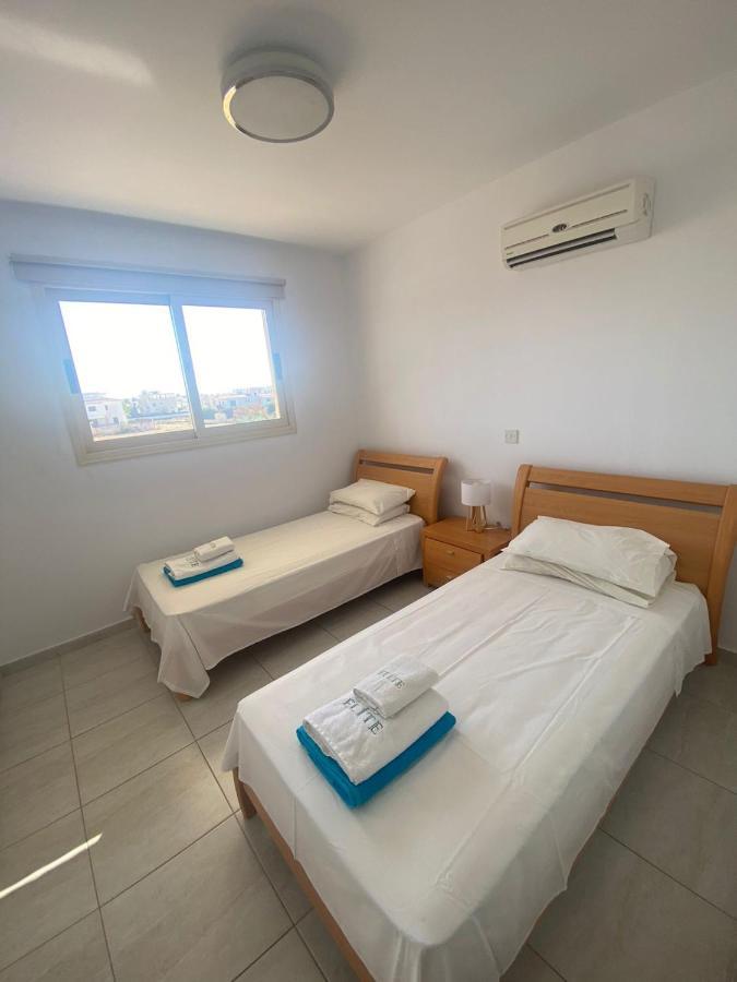 Royal-Seacrest Paphos-Center Vip Apartment Exterior photo