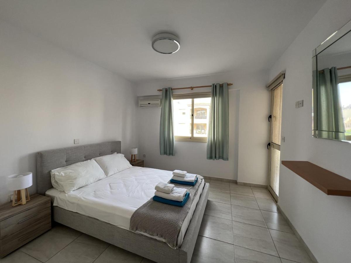 Royal-Seacrest Paphos-Center Vip Apartment Exterior photo