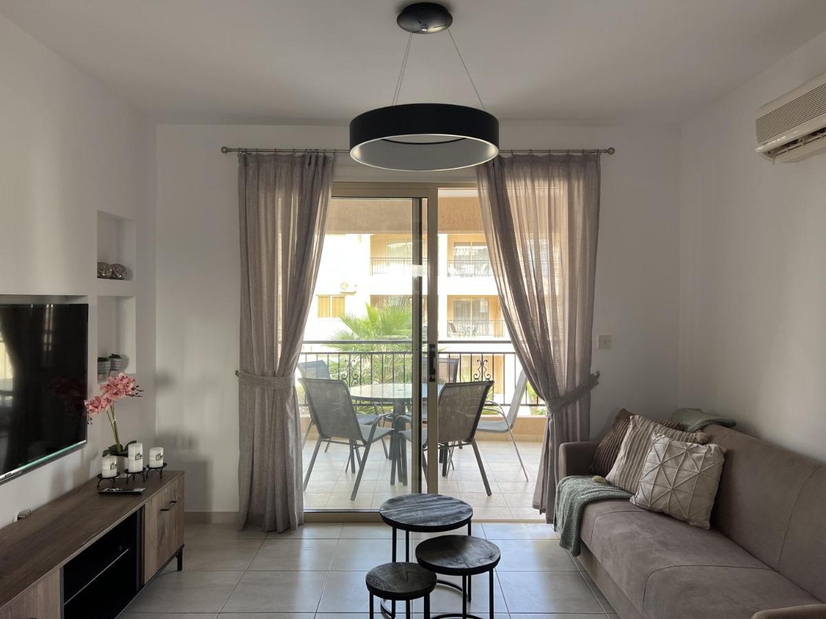 Royal-Seacrest Paphos-Center Vip Apartment Exterior photo