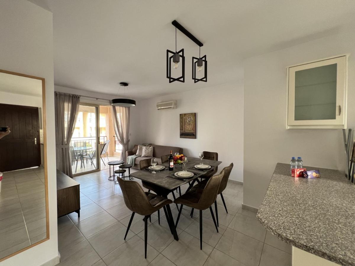 Royal-Seacrest Paphos-Center Vip Apartment Exterior photo