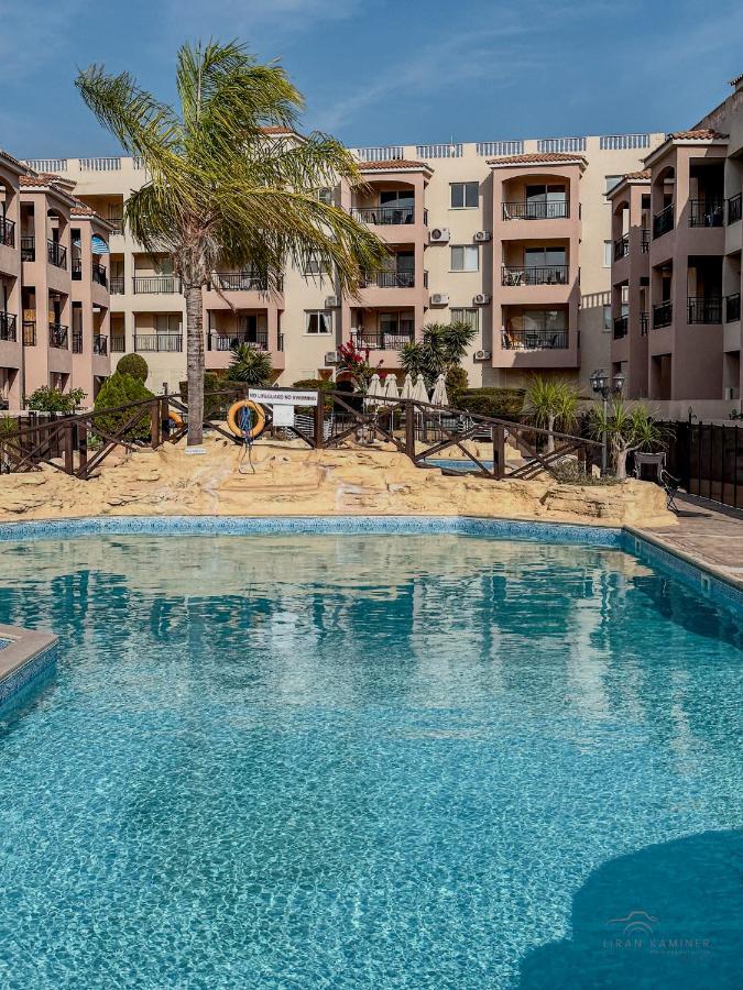 Royal-Seacrest Paphos-Center Vip Apartment Exterior photo