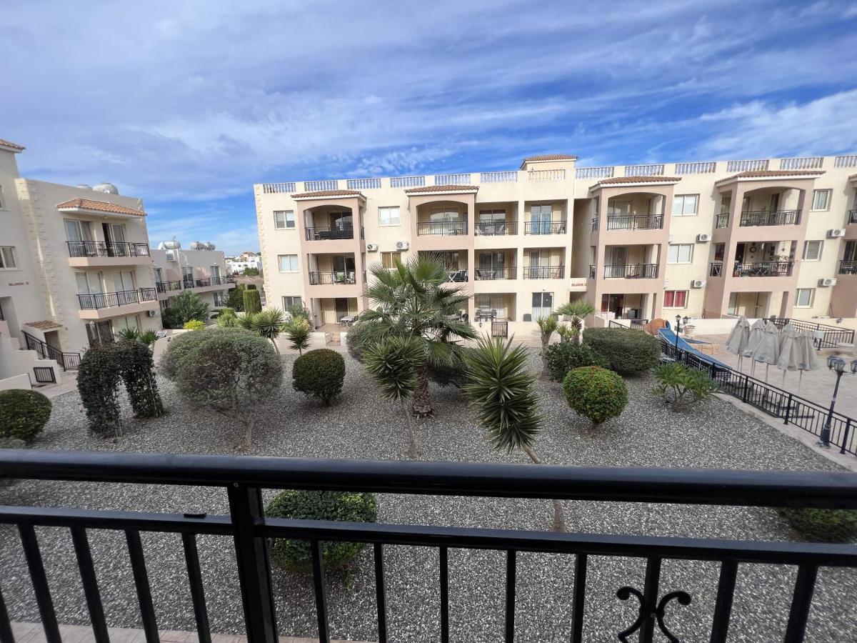 Royal-Seacrest Paphos-Center Vip Apartment Exterior photo