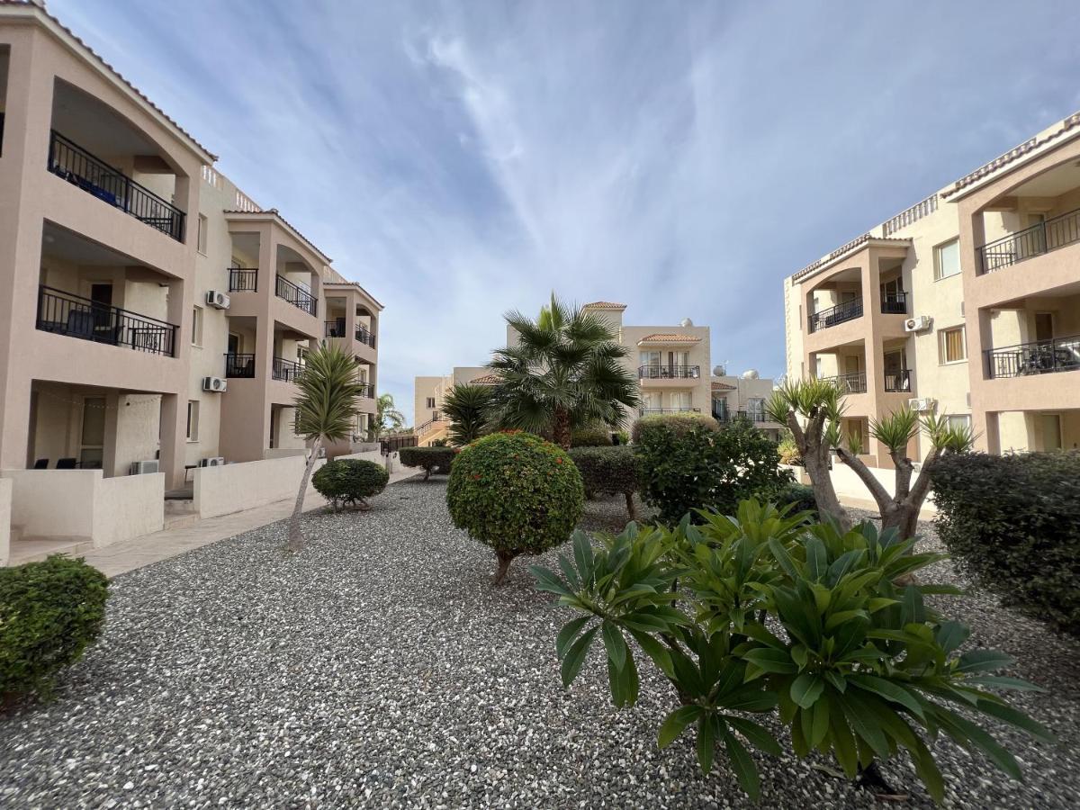 Royal-Seacrest Paphos-Center Vip Apartment Exterior photo