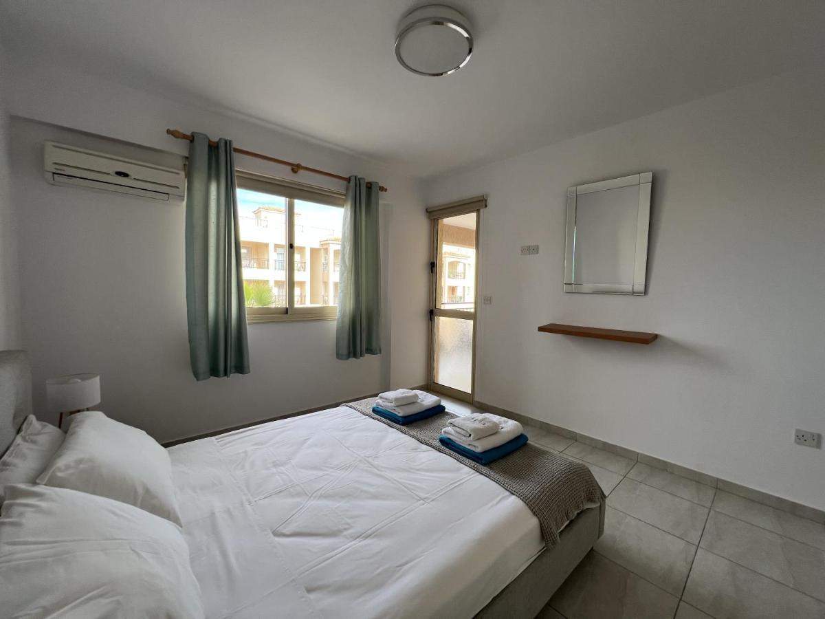 Royal-Seacrest Paphos-Center Vip Apartment Exterior photo