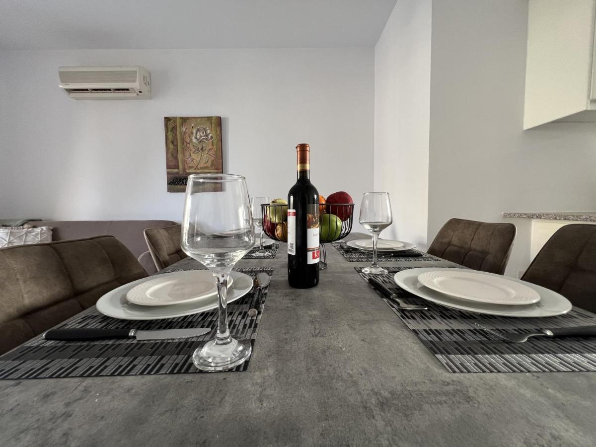 Royal-Seacrest Paphos-Center Vip Apartment Exterior photo