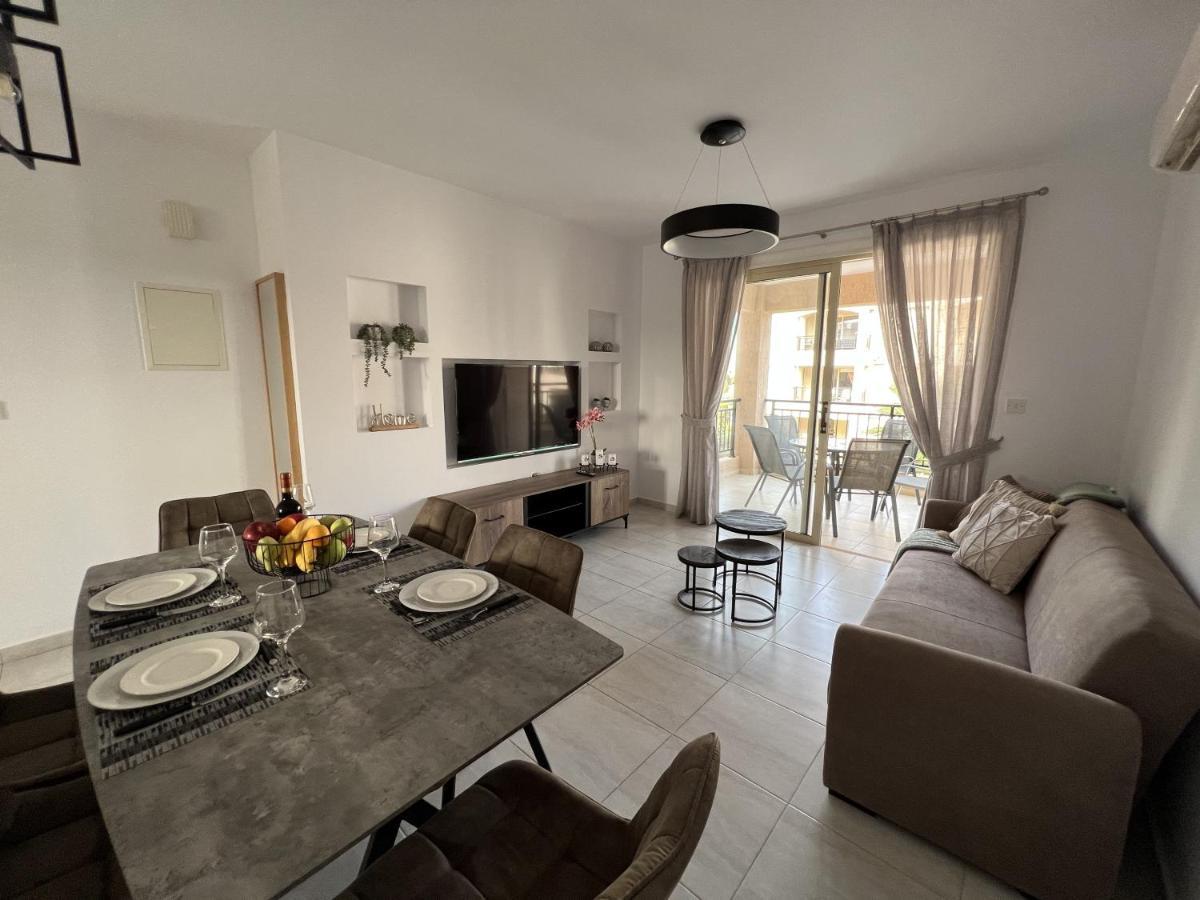 Royal-Seacrest Paphos-Center Vip Apartment Exterior photo
