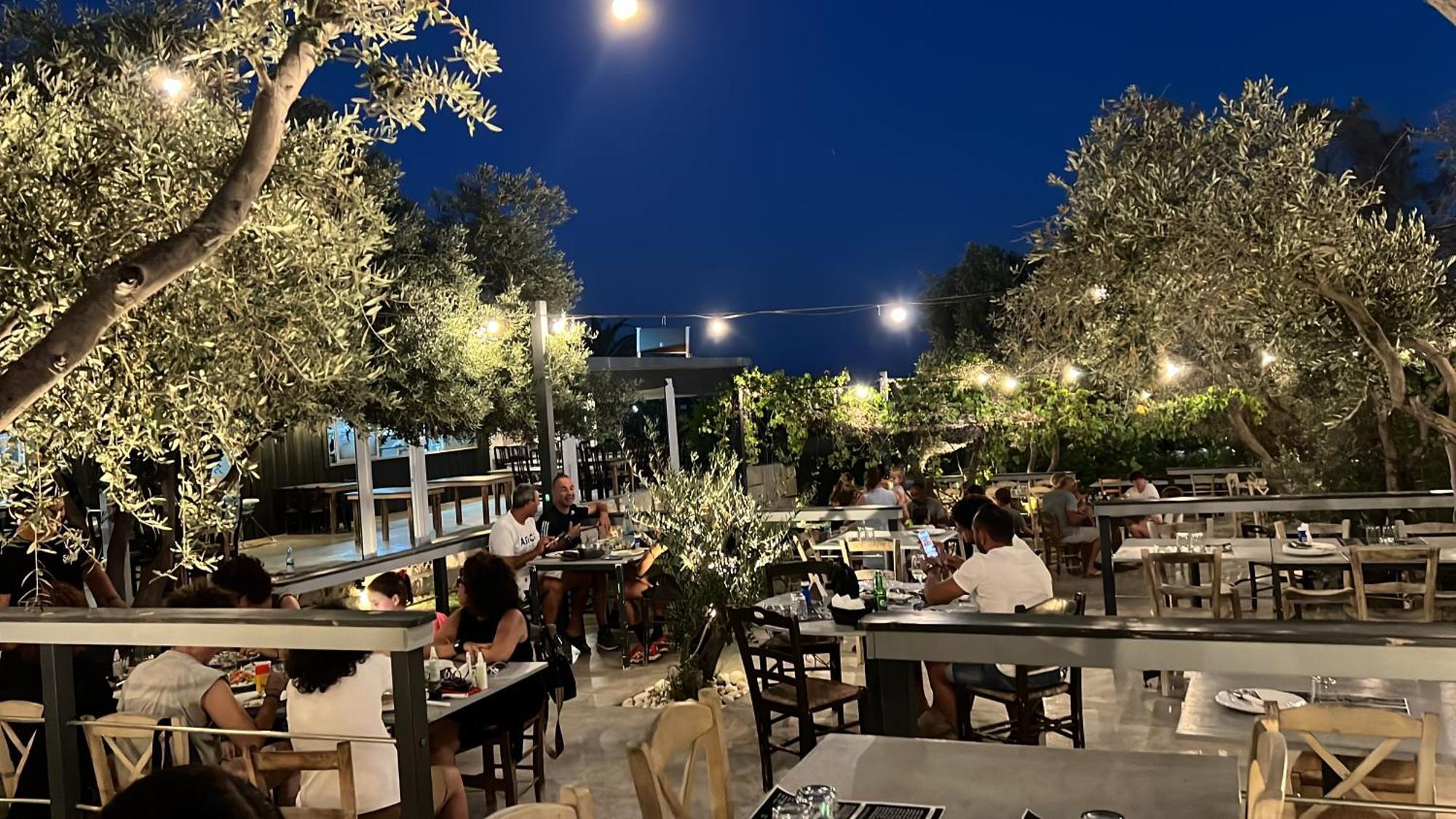 Royal-Seacrest Paphos-Center Vip Apartment Exterior photo